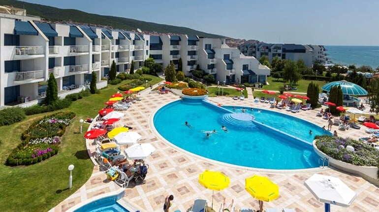Hotel Sineva Park: fotografie vybavení exteriérů a interiérů ubytování.
