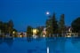 Hotel Sineva Park: fotografie vybavení exteriérů a interiérů ubytování.