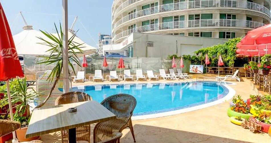 Hotel Briz - Sea Breeze: fotografie vybavení exteriérů a interiérů ubytování.