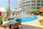 Hotel Briz - Sea Breeze: fotografie vybavení exteriérů a interiérů ubytování.