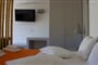 Aparthotel Makris Yialos: fotografie vybavení exteriérů a interiérů ubytování.