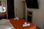 Aparthotel Makris Yialos: fotografie vybavení exteriérů a interiérů ubytování.