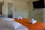Aparthotel Makris Yialos: fotografie vybavení exteriérů a interiérů ubytování.