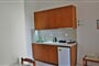 Apartmánový dům Perigiali: fotografie vybavení exteriérů a interiérů ubytování.