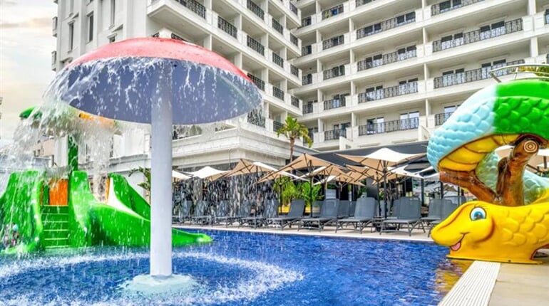 Hotel Dolce Vita by Bonita: fotografie vybavení exteriérů a interiérů ubytování.
