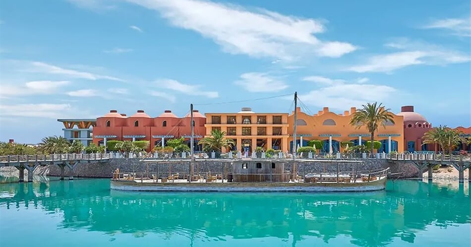 Hotel Sheraton Miramar Resort El Gouna: fotografie vybavení exteriérů a interiérů ubytování.