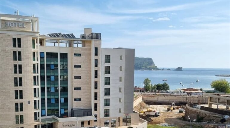 Hotel Bracera: fotografie vybavení exteriérů a interiérů ubytování.