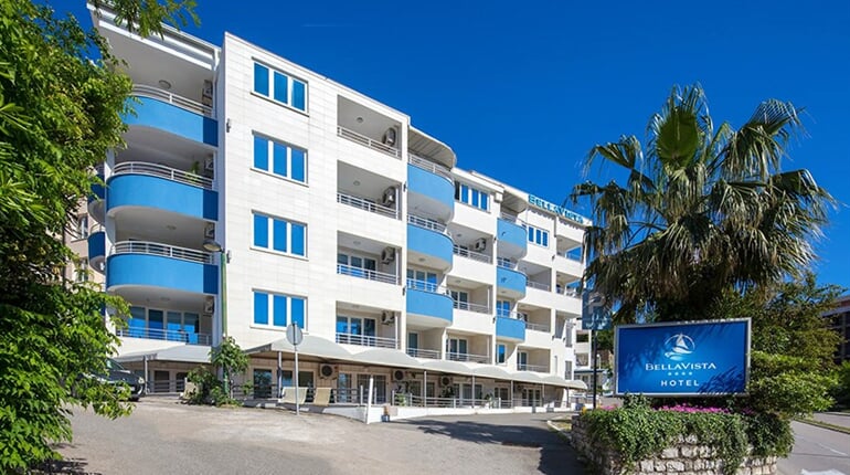 Hotel Bella Vista - Černá Hora: fotografie vybavení exteriérů a interiérů ubytování.