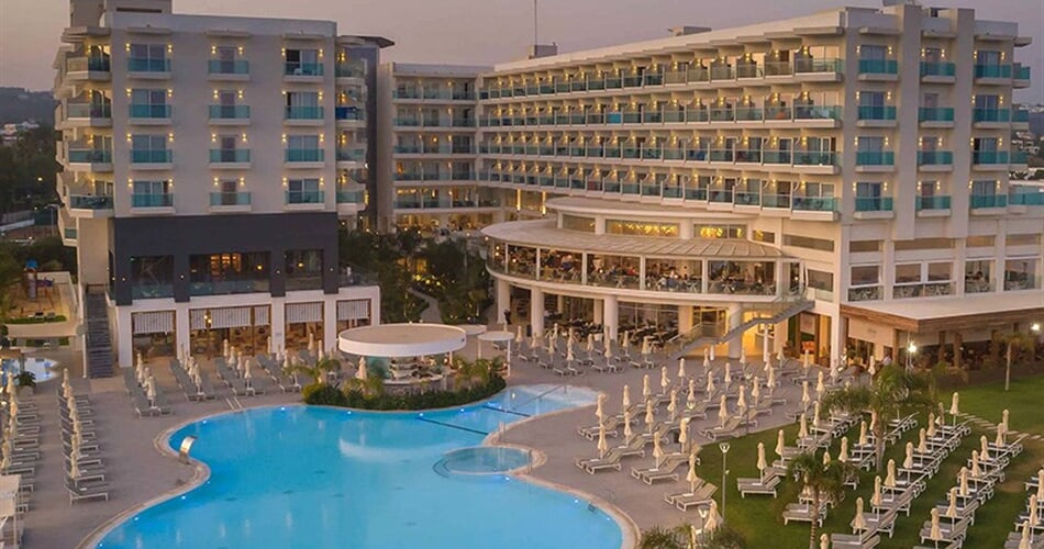 Hotel Nissi Blu Beach Resort: fotografie vybavení exteriérů a interiérů ubytování.