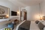 Hotel Nissi Blu Beach Resort: fotografie vybavení exteriérů a interiérů ubytování.