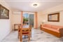Apartmánový dům Odysseus Palace: fotografie vybavení exteriérů a interiérů ubytování.