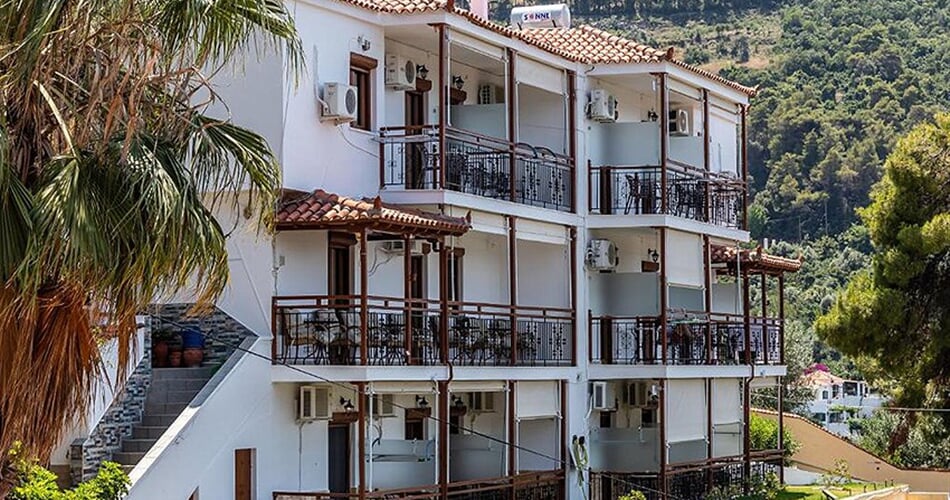 Hotel Aegeon: fotografie vybavení exteriérů a interiérů ubytování.
