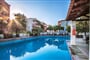 Hotel Rigas Skopelos: fotografie vybavení exteriérů a interiérů ubytování.