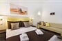 Hotel Rigas Skopelos: fotografie vybavení exteriérů a interiérů ubytování.