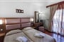 Hotel Rigas Skopelos: fotografie vybavení exteriérů a interiérů ubytování.