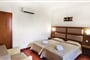 Hotel Rigas Skopelos: fotografie vybavení exteriérů a interiérů ubytování.