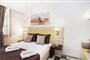 Hotel Rigas Skopelos: fotografie vybavení exteriérů a interiérů ubytování.