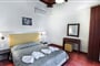 Hotel Rigas Skopelos: fotografie vybavení exteriérů a interiérů ubytování.