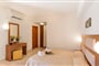 Hotel Rigas Skopelos: fotografie vybavení exteriérů a interiérů ubytování.