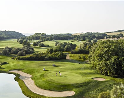 Botaniq Marientvalley Resort Golf Green