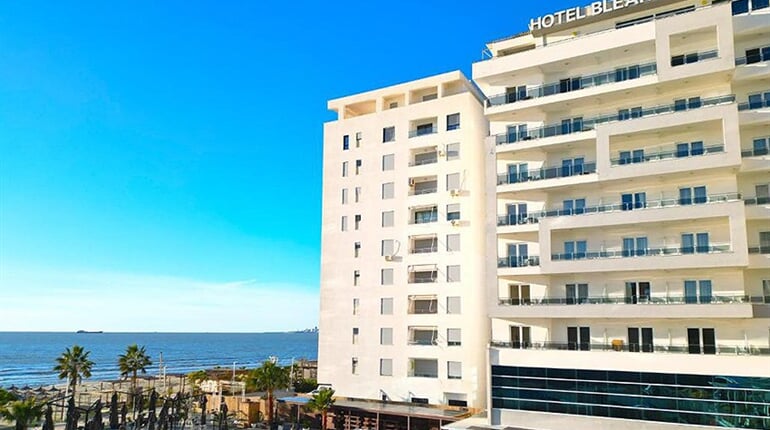 Hotel Bleart: fotografie vybavení exteriérů a interiérů ubytování.