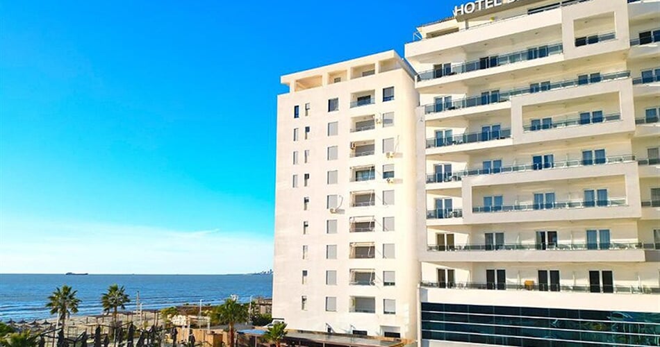 Hotel Bleart: fotografie vybavení exteriérů a interiérů ubytování.