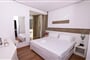 Hotel Prestige Resort: fotografie vybavení exteriérů a interiérů ubytování.