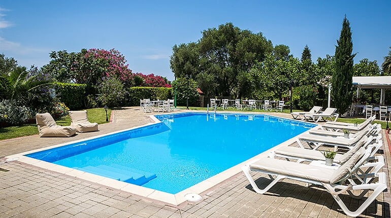 Apartmánový dům Villehardouin Farm Estate: fotografie vybavení exteriérů a interiérů ubytování.