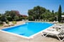 Apartmánový dům Villehardouin Farm Estate: fotografie vybavení exteriérů a interiérů ubytování.
