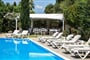Apartmánový dům Villehardouin Farm Estate: fotografie vybavení exteriérů a interiérů ubytování.