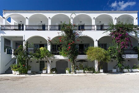 Karavomilos - Hotel Athina - Kefalonie