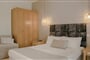 Hotel Astra Village: fotografie vybavení exteriérů a interiérů ubytování.