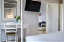 Hotel Astra Village: fotografie vybavení exteriérů a interiérů ubytování.