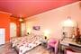 Aparthotel Ammes: fotografie vybavení exteriérů a interiérů ubytování.