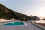 Hotel Petani Beach Suites: fotografie vybavení exteriérů a interiérů ubytování.