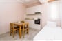 Aparthotel Stellatos House: fotografie vybavení exteriérů a interiérů ubytování.