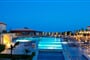 Hotel Apollonion Asterias Resort & Spa: fotografie vybavení exteriérů a interiérů ubytování.