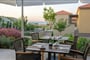 Hotel Apollonion Asterias Resort & Spa: fotografie vybavení exteriérů a interiérů ubytování.