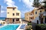 Aparthotel Niros Beachfront: fotografie vybavení exteriérů a interiérů ubytování.