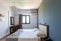 Hotel Golden Bay Boutique and Bungalows: fotografie vybavení exteriérů a interiérů ubytování.