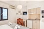 Hotel Golden Bay Boutique and Bungalows: fotografie vybavení exteriérů a interiérů ubytování.
