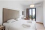 Hotel Golden Bay Boutique and Bungalows: fotografie vybavení exteriérů a interiérů ubytování.