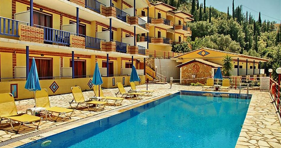 Hotel Politia: fotografie vybavení exteriérů a interiérů ubytování.