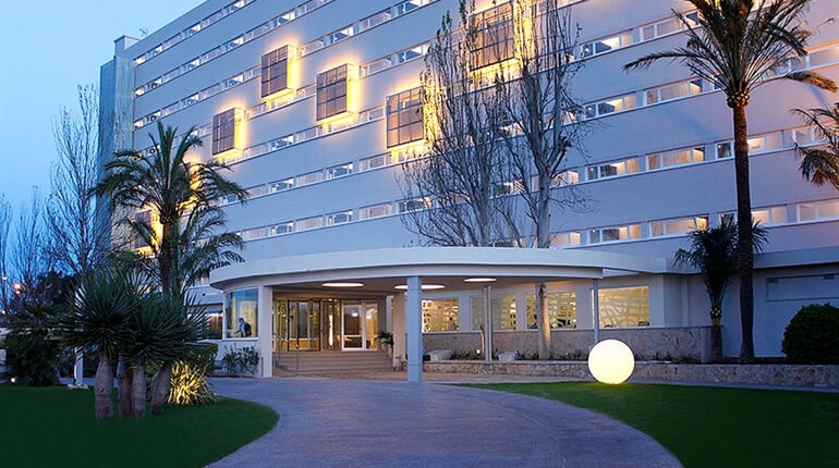 Hotel BG Java: fotografie vybavení exteriérů a interiérů ubytování.