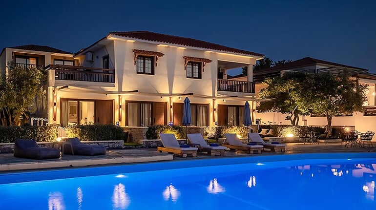 Hotel Skopelos Holidays & Spa: fotografie vybavení exteriérů a interiérů ubytování.