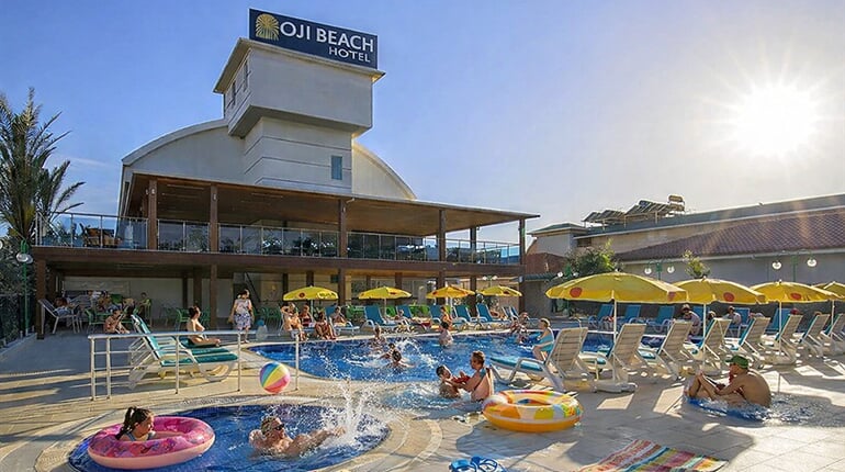 Hotel Oji Beach: fotografie vybavení exteriérů a interiérů ubytování.
