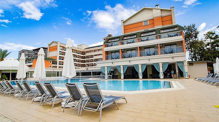 Hotel Insula Resort & Spa: fotografie vybavení exteriérů a interiérů ubytování.
