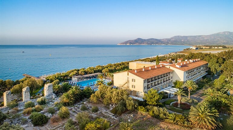 Hotel Doryssa Seaside Resort: fotografie vybavení exteriérů a interiérů ubytování.