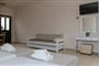 Aparthotel So Nice: fotografie vybavení exteriérů a interiérů ubytování.