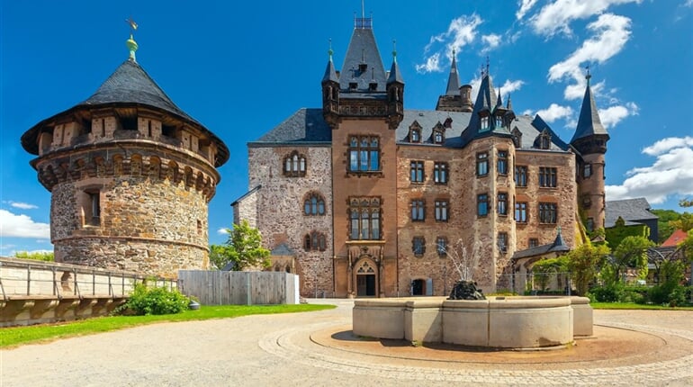 Německo - zámek Wernigerode  25.7.26 shutterstock_2449480033